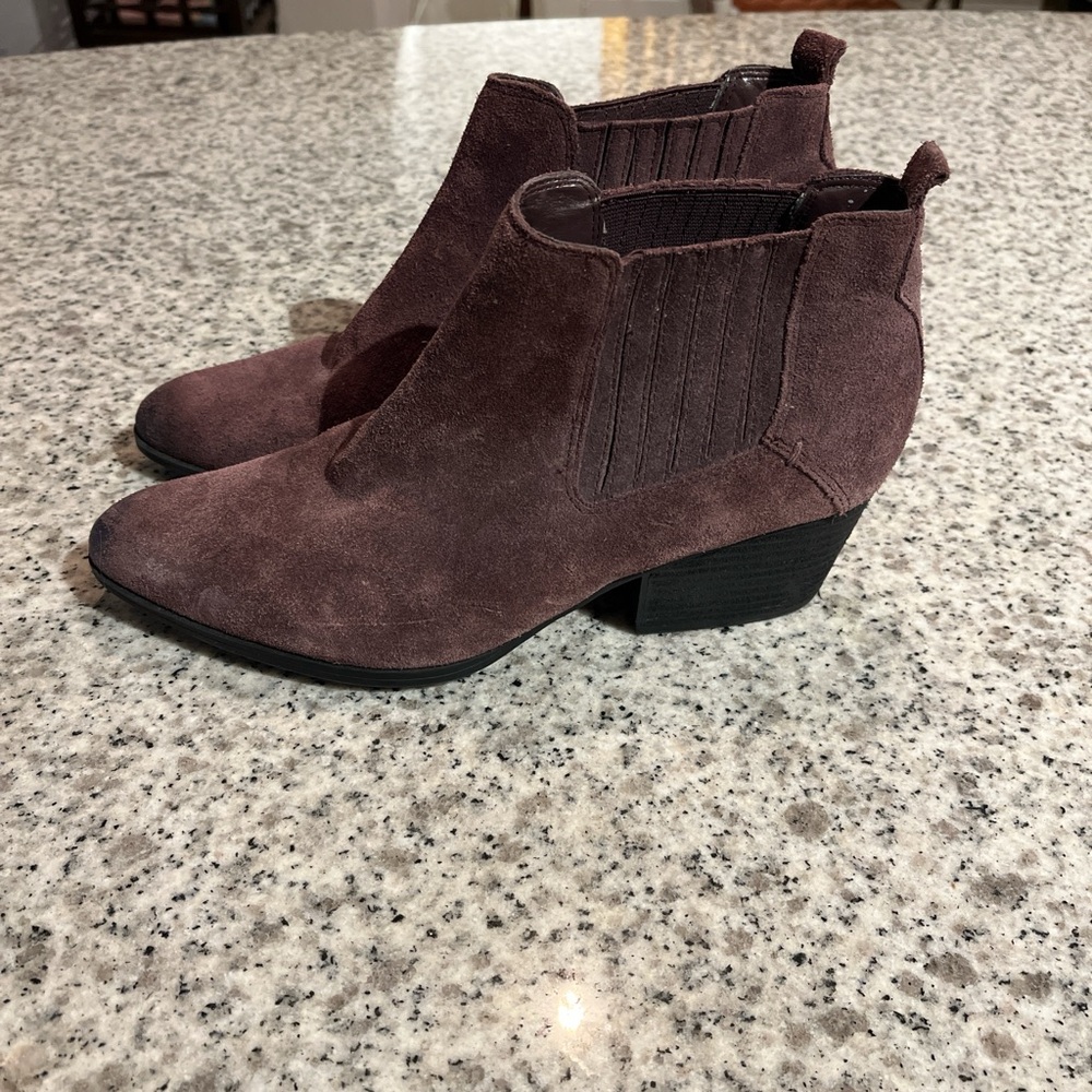 Crown Vintage purple suede bootie